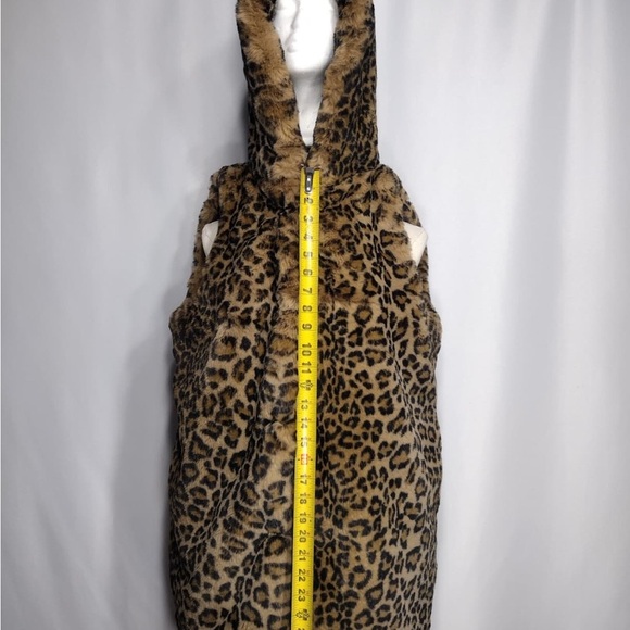 Carmen Leopard Print Faux Fur Hooded Vest size L pre owned Exellent condition - Picture 4 of 13